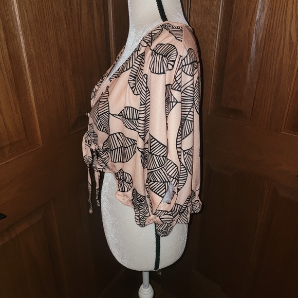 Tropical Black and Pink Tie Crop Top - Picture 3 of 4